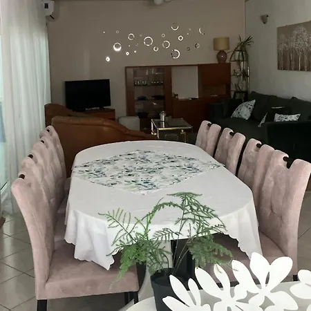 Apartman Quite Beautiful In The Split Neda With 4bedrooms Solin