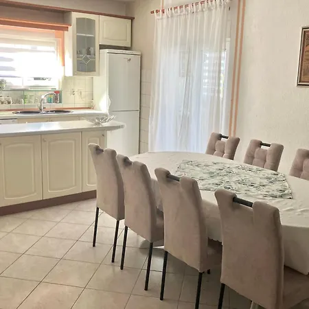 Lejlighed Quite Beautiful In The Split Neda With 4bedrooms Solin